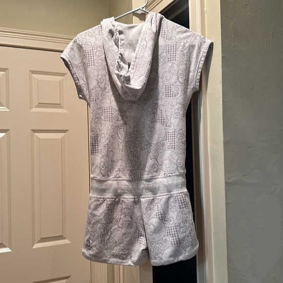 Lululemon romper RARE - Picture 3 of 5